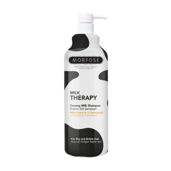 Morfose Milk Therapy Shampoo 1000 ml kommer i en ko-mönstrad flaska med "Creamy Milk Shampoo" på etiketten, berikad med "Milk Protein & 12 Aminoacids" och "Silk Protein." Perfekt för torrt, sprött hår, denna hårprodukt är idealisk för kvinnor som söker näring.