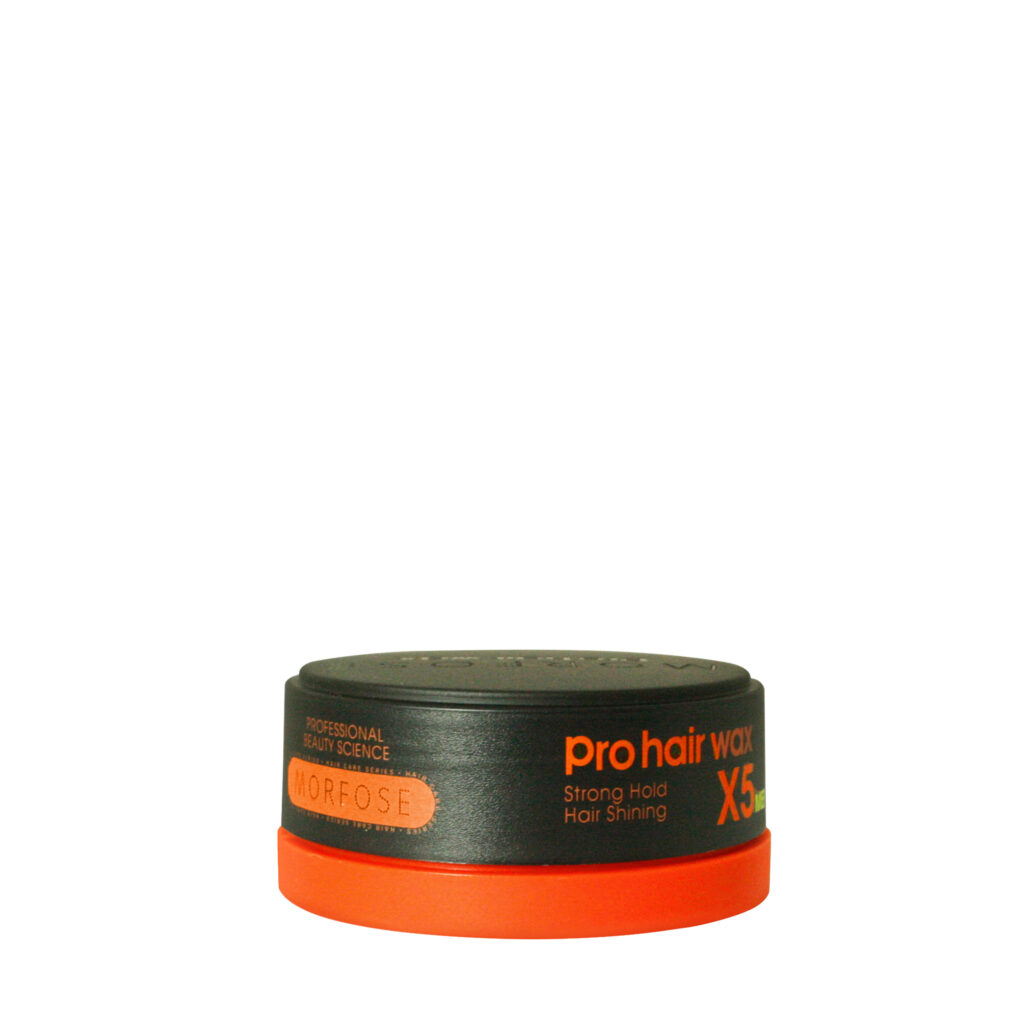 Morfose Strong Hold Pro Hair Wax 150 ml är en rund behållare idealisk för män, med ett svart lock med röd och orange text och en ljus orange bas. Det ger starkt fäste och glans för håret.